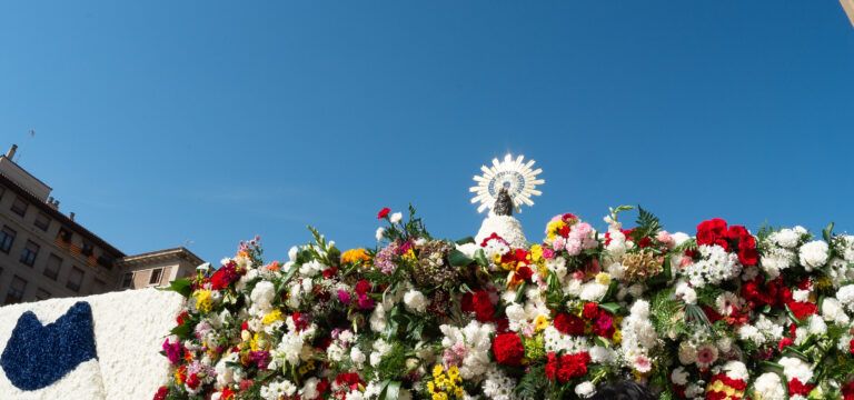 PILAR 24. Ofrenda de flores