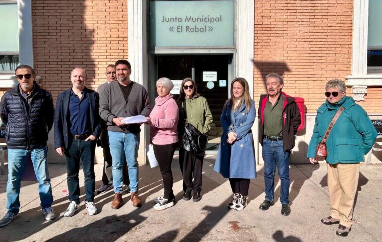 ENTREGADAS MAS DE 7.500 FIRMAS EN CONTRA DEL ESTACIONAMIENTO REGULADO EN EL PICARRAL
